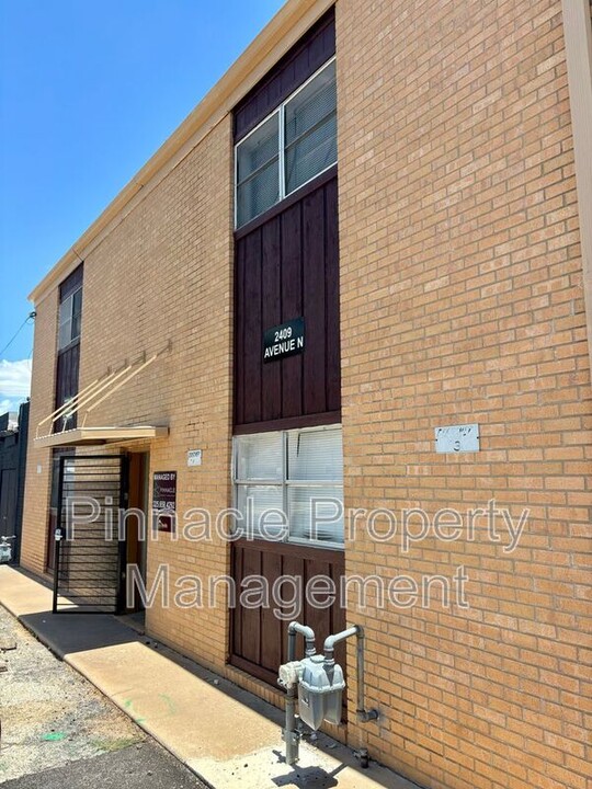 2409 W Ave N in San Angelo, TX - Building Photo
