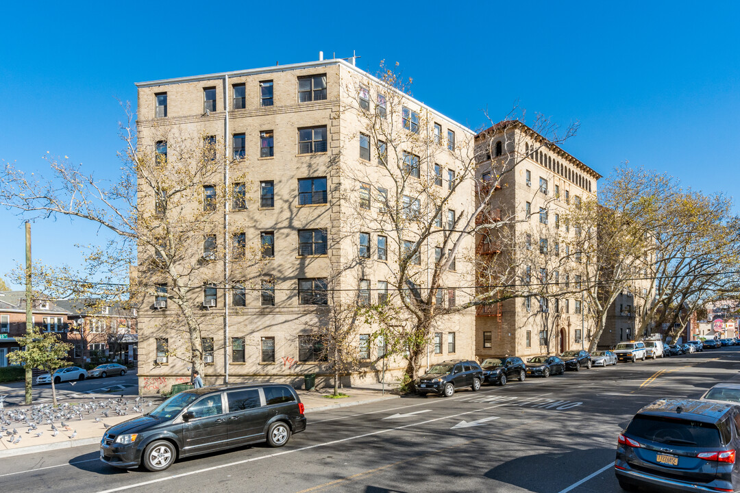 70-35 Broadway in Jackson Heights, NY - Building Photo