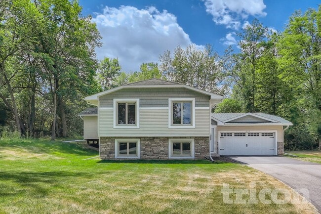 14150 Rolling Oaks Cir NE in Prior Lake, MN - Foto de edificio - Building Photo