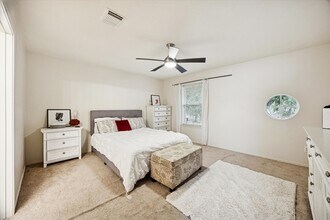 8807 Sage Pl Dr in Houston, TX - Foto de edificio - Building Photo