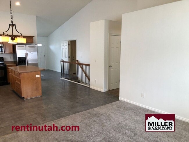 10716 Pine Shadow Rd in South Jordan, UT - Building Photo - Building Photo