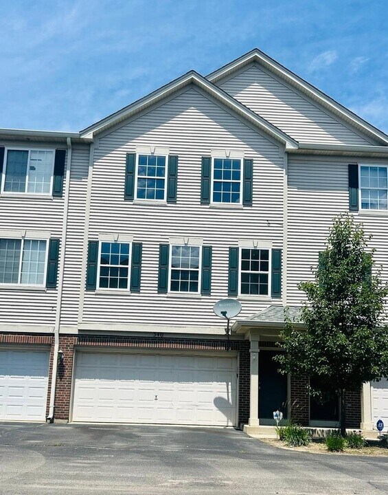 340 Evergreen Cir in Gilberts, IL - Foto de edificio
