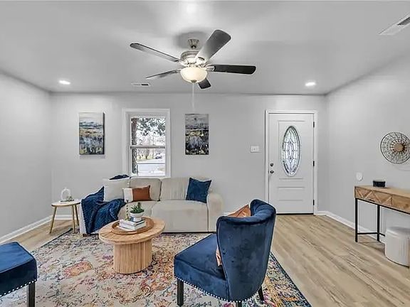 901 Lasser Dr in Norfolk, VA - Foto de edificio - Building Photo