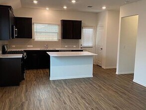 340 Escondido Cir in San Marcos, TX - Building Photo - Building Photo