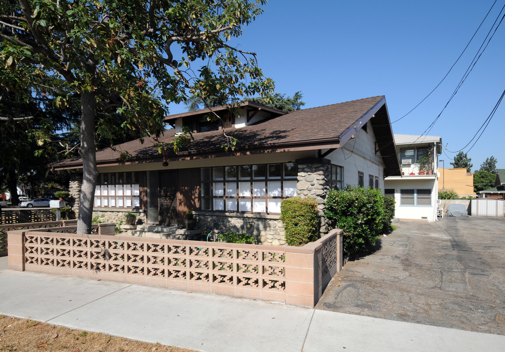 4945 N Maywood Ave in Los Angeles, CA - Building Photo