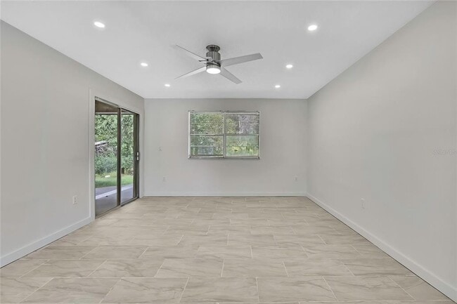 10987 W Tidewater Cir in Crystal River, FL - Building Photo - Building Photo