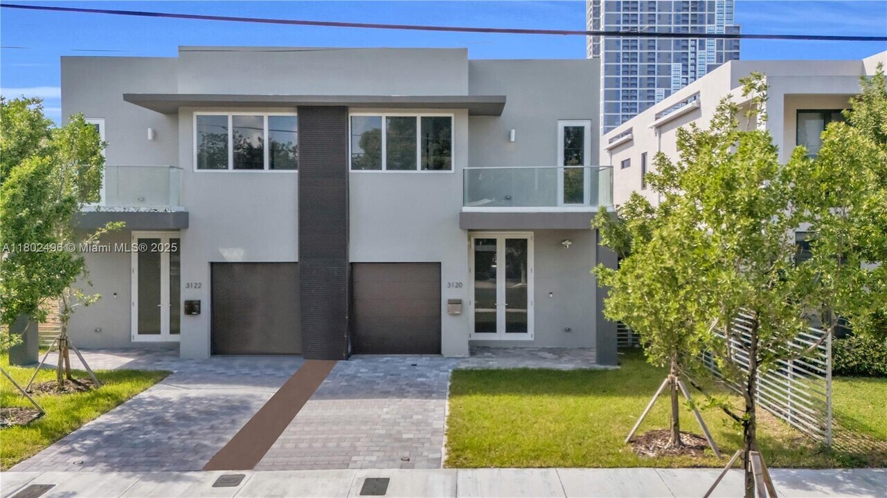 3120 Carter St in Miami, FL - Building Photo