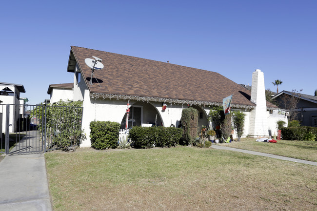 2553 E Terrace St in Anaheim, CA - Foto de edificio - Building Photo