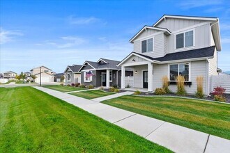 2952 N Pavo Ln in Post Falls, ID - Foto de edificio - Building Photo