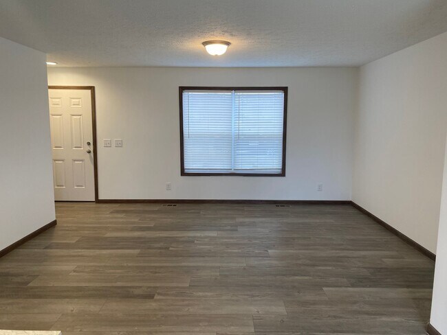 306 South St in McLean, IL - Building Photo - Building Photo
