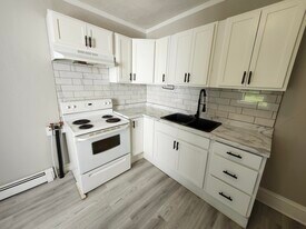 182 Duke St W in Saint John, NB - Building Photo
