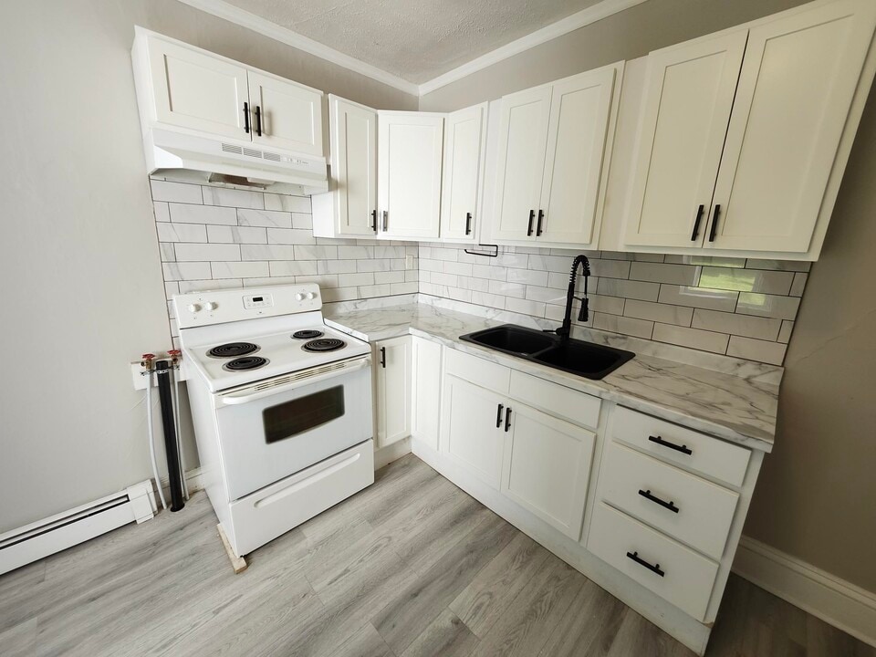 182 Duke St W in Saint John, NB - Building Photo