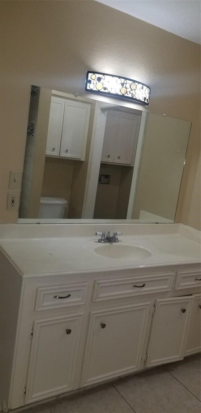 1512 McDugald Rd in Humble, TX - Foto de edificio - Building Photo