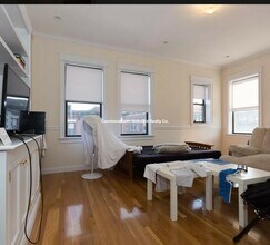 76 Quint Ave in Boston, MA - Foto de edificio - Building Photo