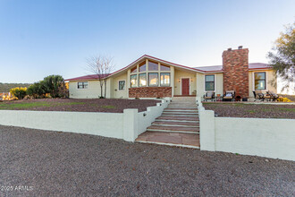 1060 Kellis Rd in Wickenburg, AZ - Building Photo - Building Photo