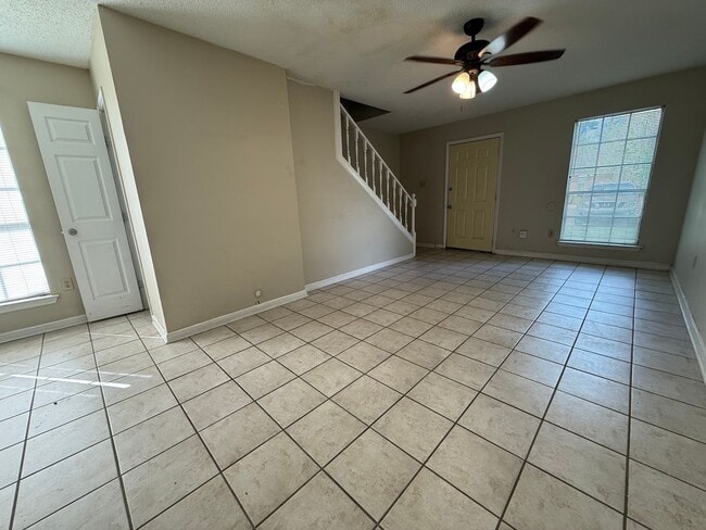 1110-1112 Willow Creek Dr