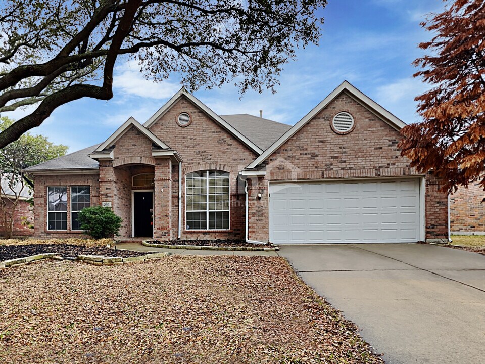 210 Sparrow Hawk Dr in McKinney, TX - Foto de edificio