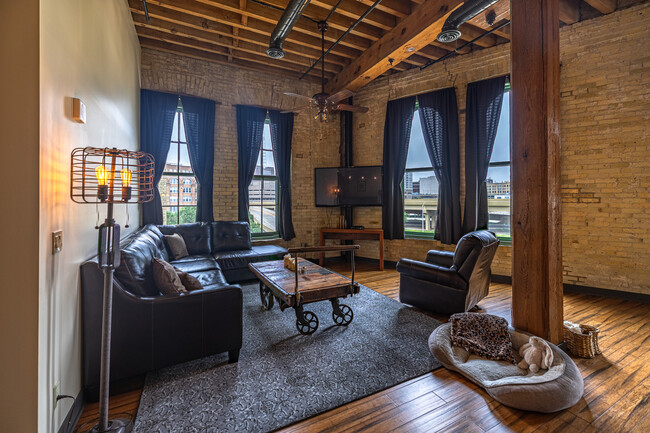 Pritzlaff Lofts in Milwaukee, WI - Foto de edificio - Interior Photo