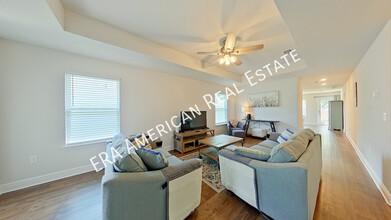 7081 Sonny Dr in Pensacola, FL - Foto de edificio - Building Photo