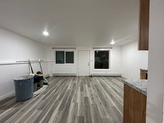 7726 Duben Ave in Anchorage, AK - Building Photo - Building Photo