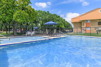 The Arts Apts at Park Place in Hurst, TX - Foto de edificio - Building Photo