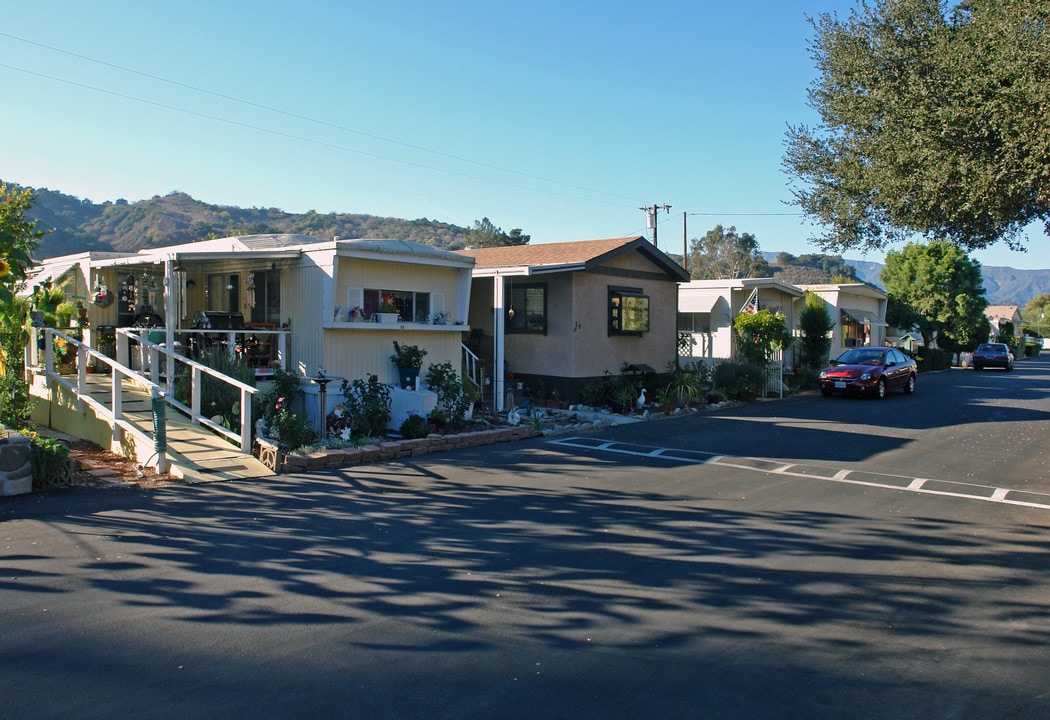9097 N Ventura Ave in Ventura, CA - Foto de edificio
