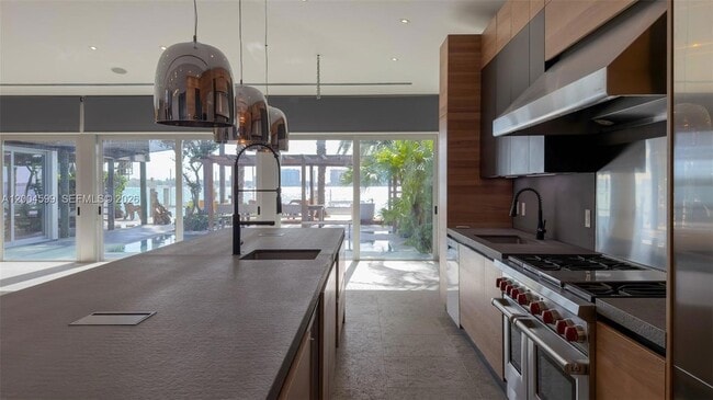 2440 N Shore Terrace in Miami Beach, FL - Building Photo - Building Photo