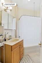 527 W 110th St in New York, NY - Foto de edificio - Building Photo