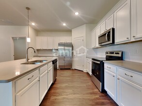 12240 Sapp Rd in Jacksonville, FL - Foto de edificio - Building Photo