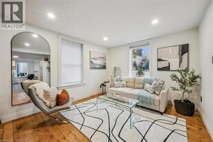 20 Bergey St in Cambridge, ON - Building Photo