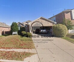 12808 Old MacGregor Ln in Fort Worth, TX - Building Photo