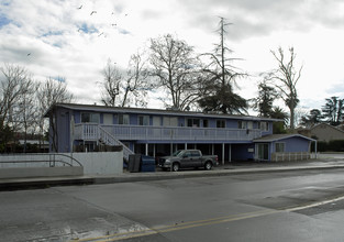 213 E Central Ave in Madera, CA - Building Photo - Building Photo