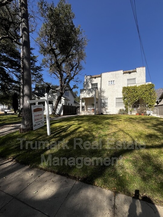 1347 E Elizabeth St in Pasadena, CA - Building Photo