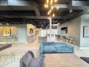 110 N Jefferson St, Unit 2 in Chicago, IL - Foto de edificio - Building Photo