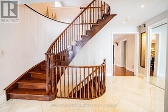 127 Yorkleigh Cir in Whitchurch-Stouffville, ON - Building Photo - Building Photo