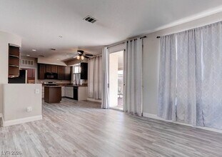 270 Fairbrook Dr in Henderson, NV - Building Photo - Building Photo