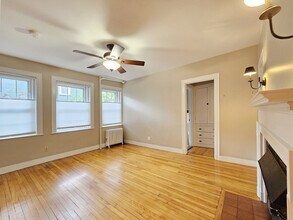 21 Chauncy St, Unit 7 in Cambridge, MA - Foto de edificio - Building Photo