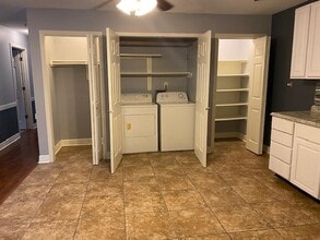 7648 Broadview Dr in Houston, TX - Foto de edificio - Building Photo