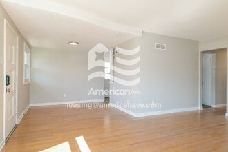 320 St Eugene Ln in Florissant, MO - Foto de edificio - Building Photo