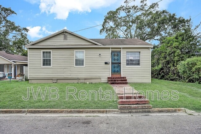 property at 2032 Whitner St