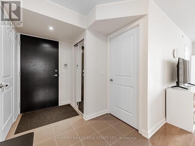 205-2205 Sherway Gardens Rd in Toronto, ON - Building Photo - Building Photo