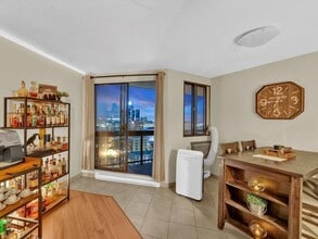 150 Park St W in Windsor, ON - Foto de edificio - Building Photo