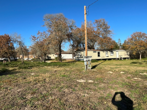 114 E Bob White Dr in Somerset, TX - Building Photo - Building Photo