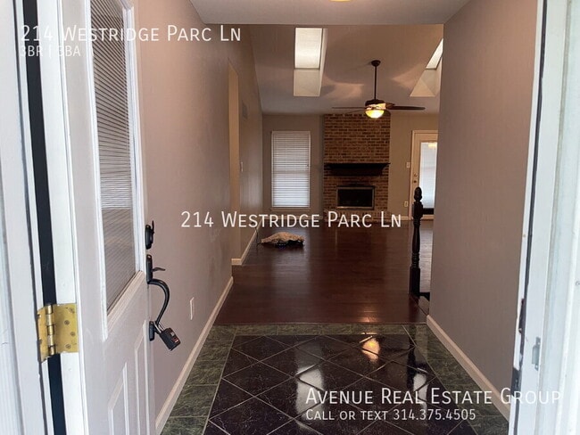 214 Westridge Parc Ln in Ellisville, MO - Building Photo - Building Photo