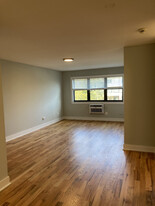 696 Elm Pl, Unit 306 in Highland Park, IL - Foto de edificio - Building Photo