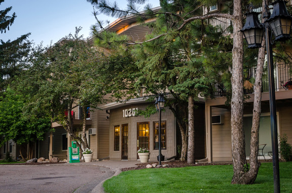 Cedar Ridge Apartments in Minnetonka, MN - Building Photo