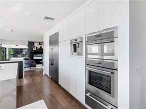 2287 Sunset Plaza Dr in Los Angeles, CA - Building Photo - Building Photo