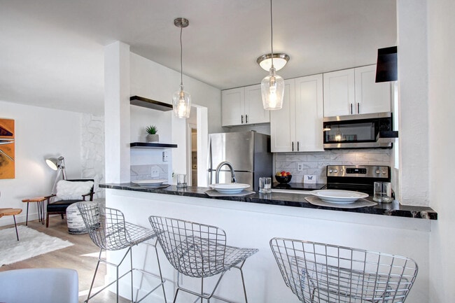 6911 W 87th Way, Unit 301 in Arvada, CO - Foto de edificio - Building Photo