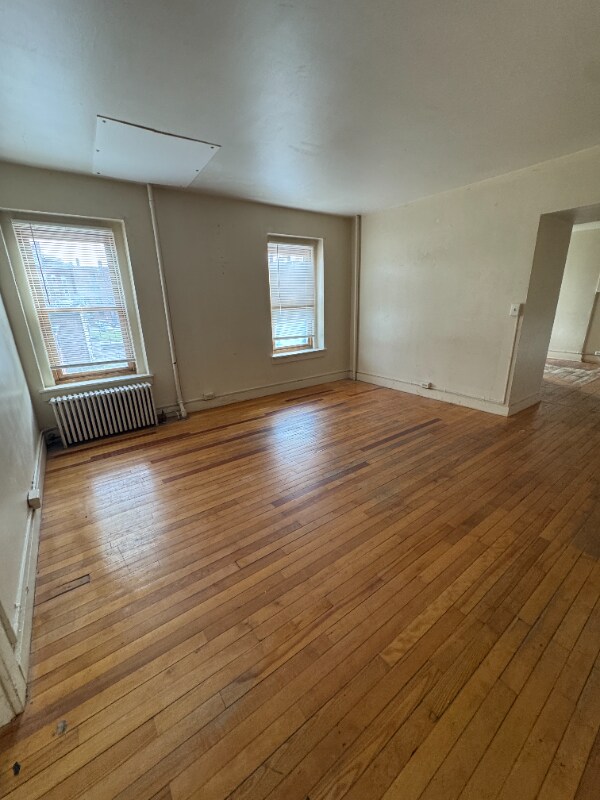 57 Broad St, Unit 8 in Claremont, NH - Foto de edificio - Building Photo