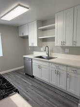 21100 Pioneer Blvd, Unit 21 in Lakewood, CA - Foto de edificio - Building Photo